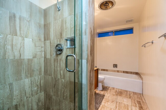 Building Photo - 3200 6th Ave