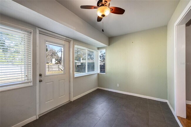 Building Photo - 7604 SW 56th Ave