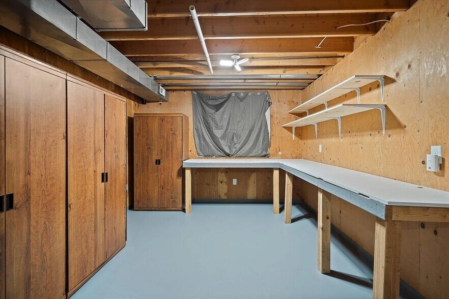 Building Photo - 4017 E 33rd Ave