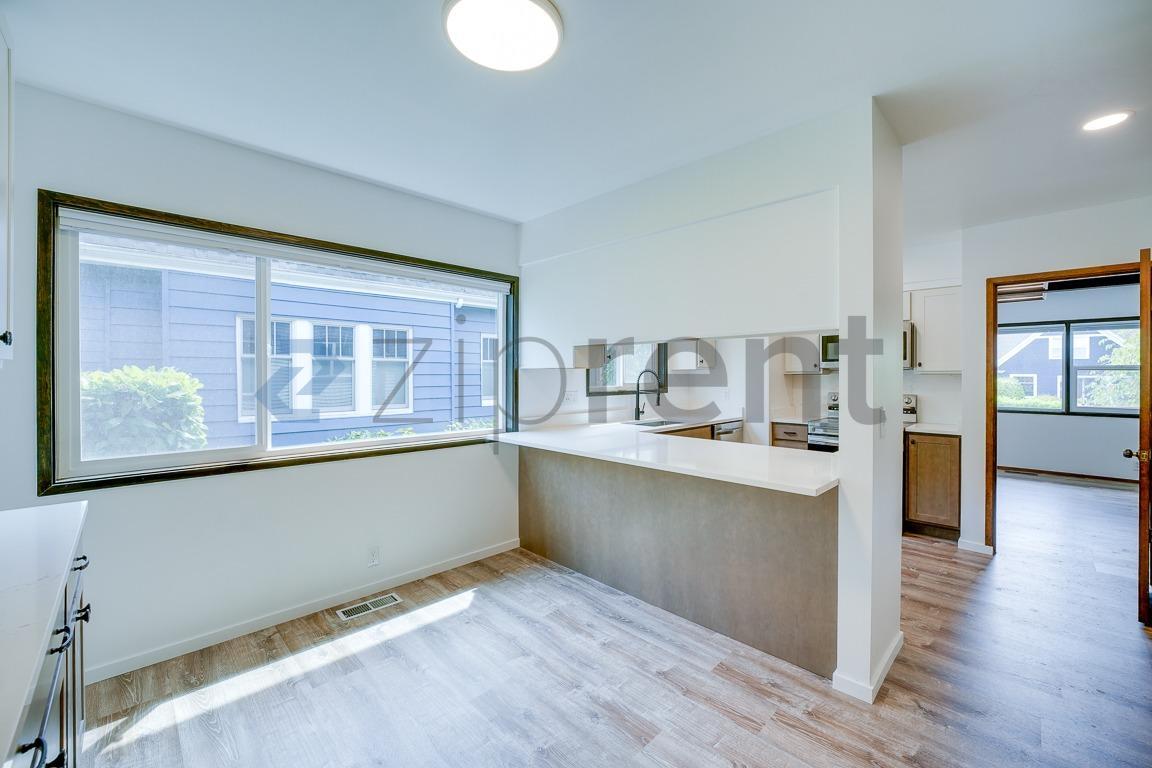 Building Photo - Unit