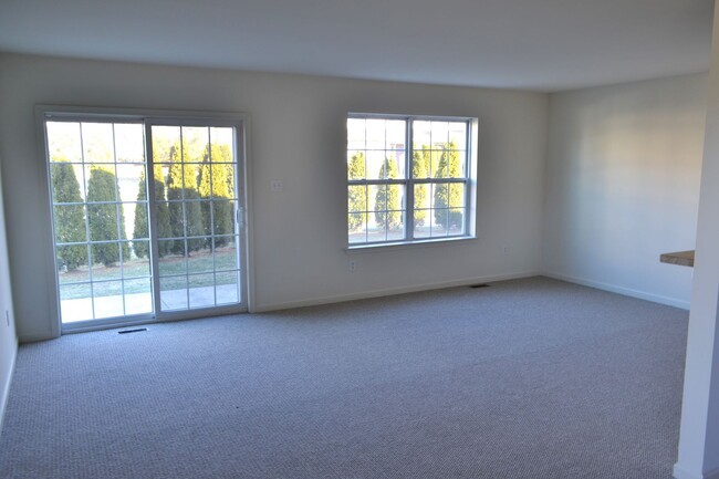 Building Photo - Spacious Townhome with 1-Car Garage & Pet-...