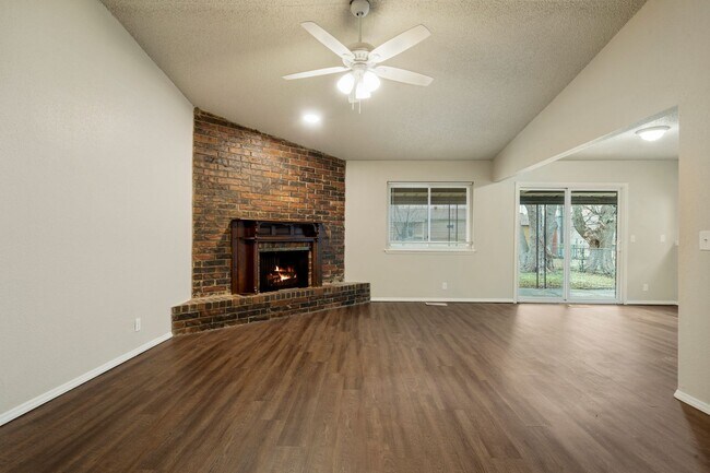 Building Photo - Updated 3 Bed 2 bath with 2 car garage!