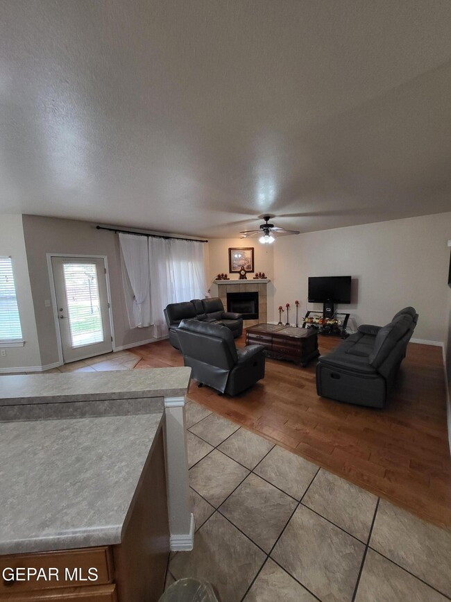 Building Photo - 6354 Franklin View Dr