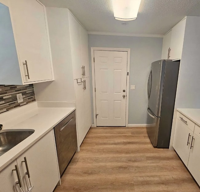 Building Photo - 729 Legion Dr