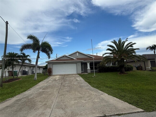 Building Photo - 4025 SW 14th Pl