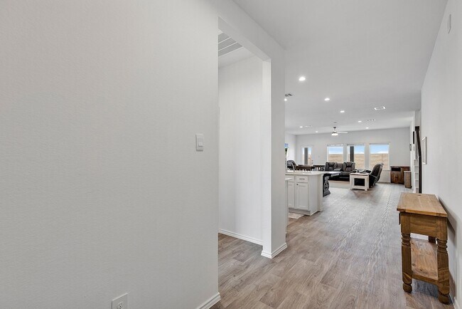 Building Photo - 519 San Marcos Trl