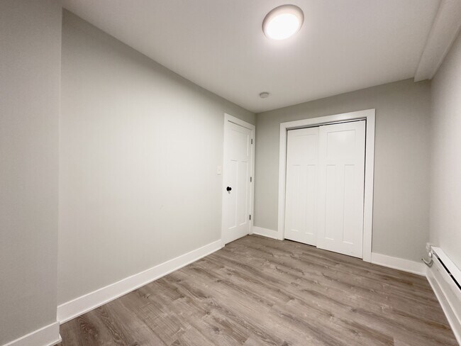 Building Photo - 4432 N Wolcott Ave