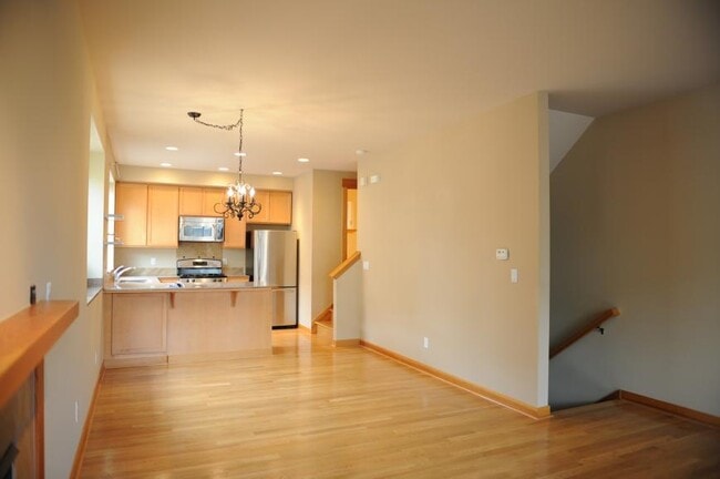 Building Photo - 3 bedroom in Seattle WA 98115