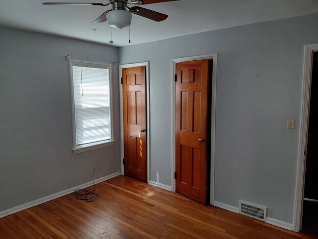 Building Photo - 4 bedroom, 2 full bath bungalow near Cedar and Warrensville