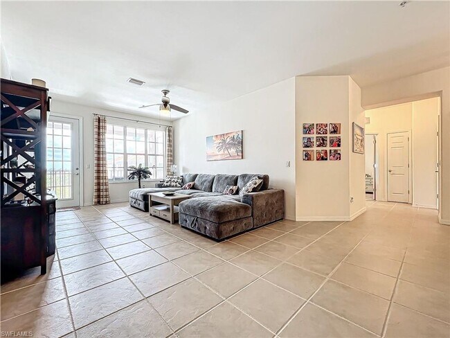 Building Photo - 3 bedroom 2 bathroom Condo in Majestic Pointe