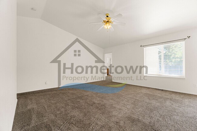 Building Photo - 3 Bedroom 2 Bathroom Home with Attached 2 Car Garage Available in Coeur d'Alene!