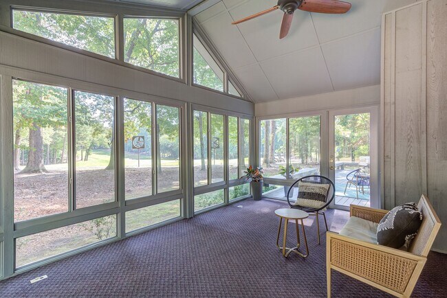 Building Photo - This Home is a Hole in One!