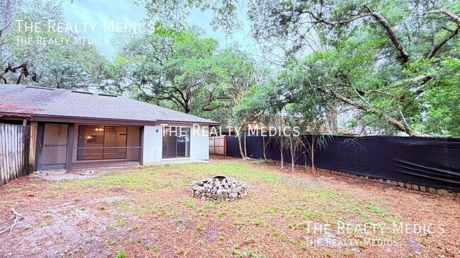 Building Photo - 7909 Richwood Dr