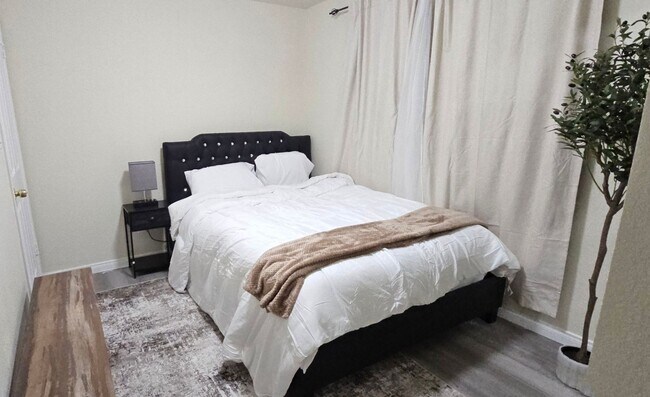 Building Photo - Charming 4BR House in Los Angeles