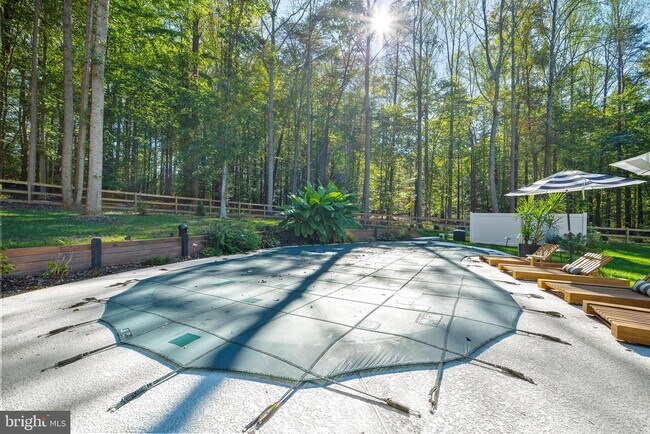 Building Photo - 7511 Willowbrook Rd