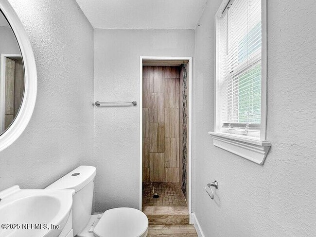 Building Photo - 2026 Burpee Dr
