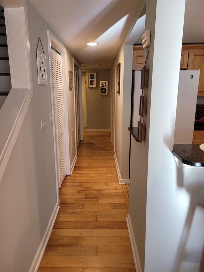 Building Photo - Located in Caneel Cove this 2 bed 2 bath townhome features hardwood floors throughout ,