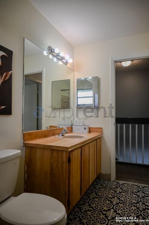 Building Photo - 9761 Riverside Dr