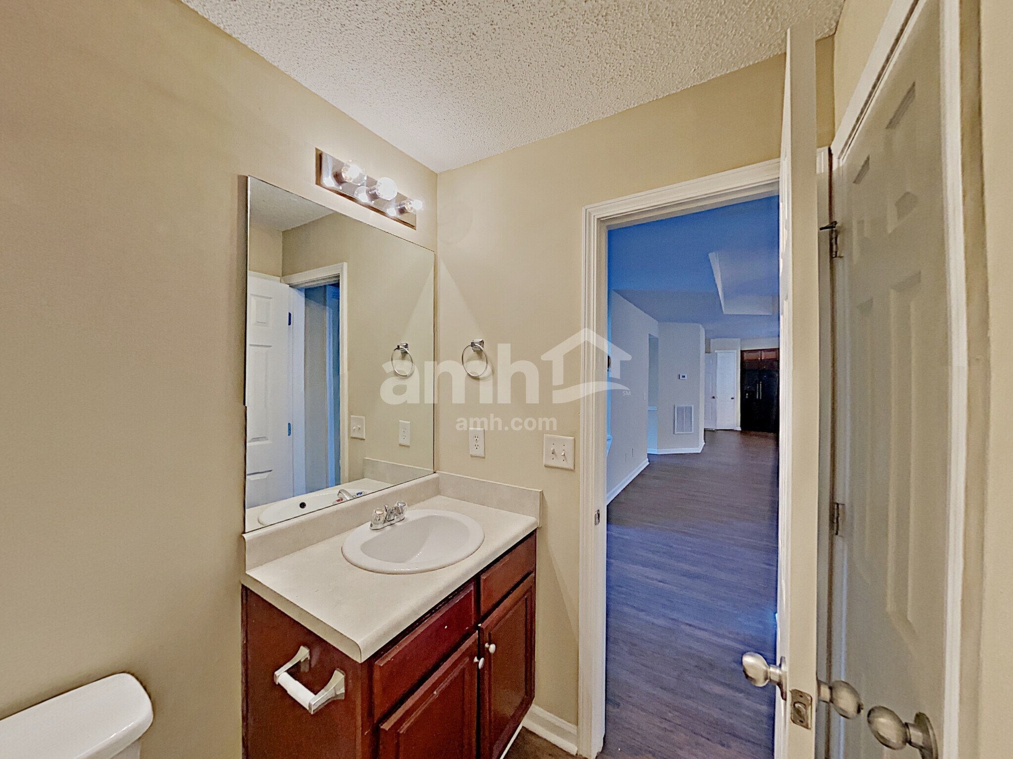 Building Photo - 682 Rock Hill Pky