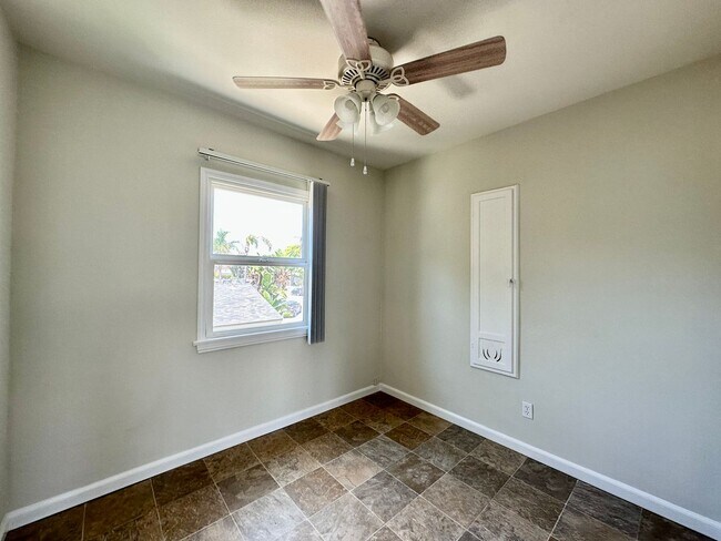 Building Photo - North Park - One Bedroom Apartment with 2-Car Garage.