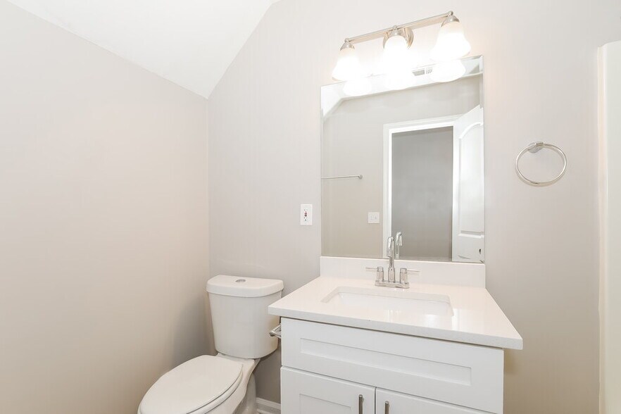 Building Photo - 809 Ravins Way