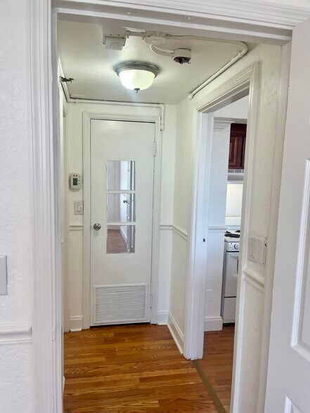 Building Photo - 311 W Ashley St