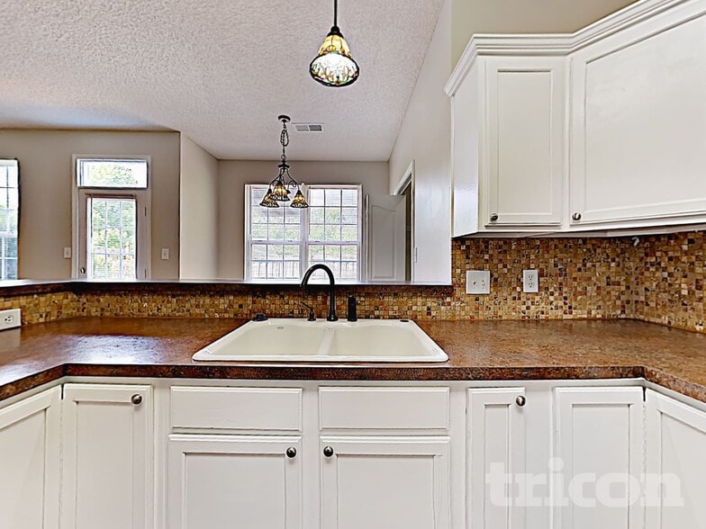 Building Photo - 5936 Briggs Dr