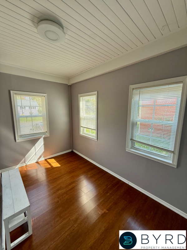 Building Photo - 9023 Farmington Dr