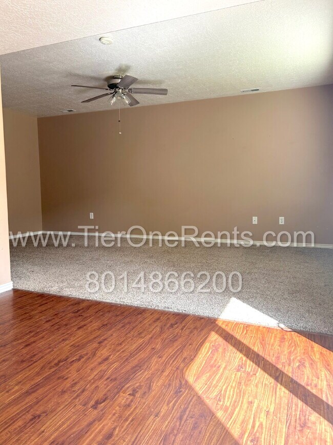 Building Photo - Move-in special: $500 off First months rent