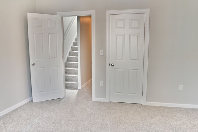 Building Photo - 4 Bedroom on Penn - Section 8 Approved