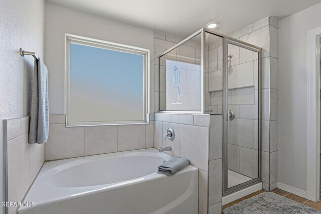 Building Photo - 7509 Enchanted Pk Dr