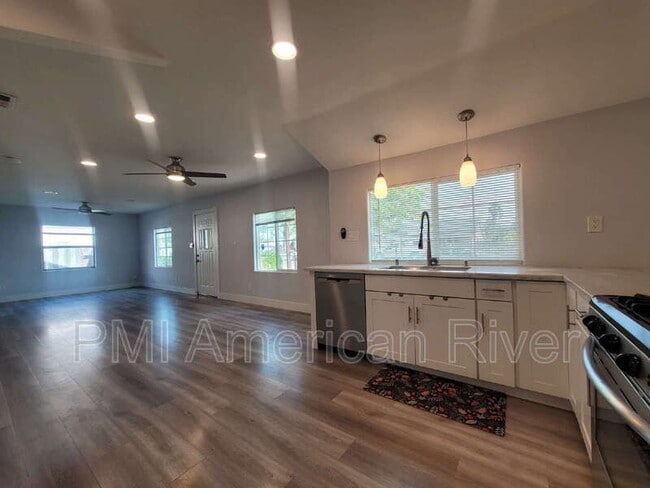 Building Photo - 5400 Del Norte Blvd