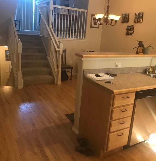 Building Photo - Beautiful 2 Bedroom/2 Bathroom Townhome in Kensington Estates