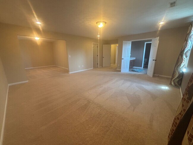 Building Photo - Spacious 4-Bedroom 2.5 Bath Gem in Avon, OH!