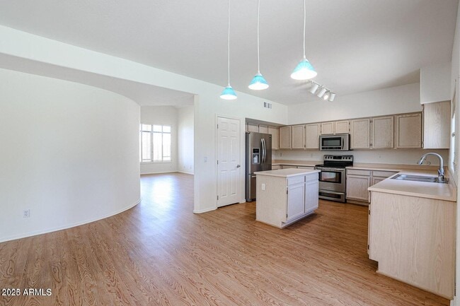 Building Photo - 1815 E Dava Dr