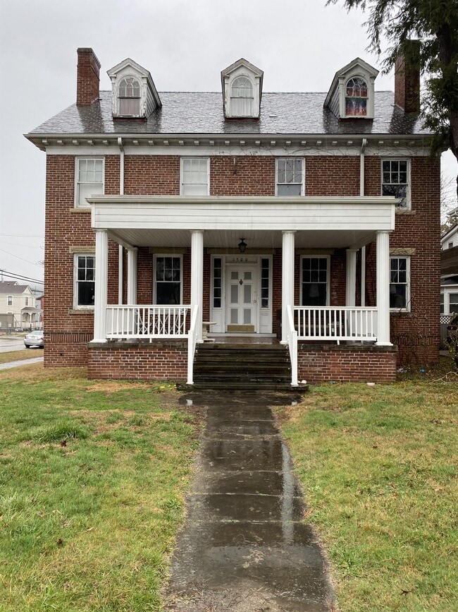 Building Photo - 1500 5th Ave