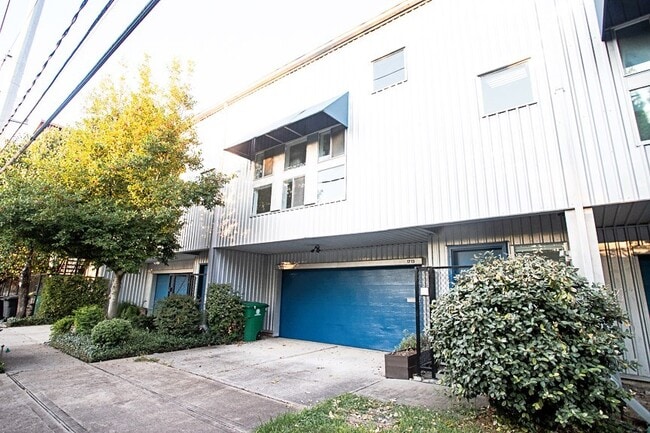 Building Photo - 1713 Gillette St