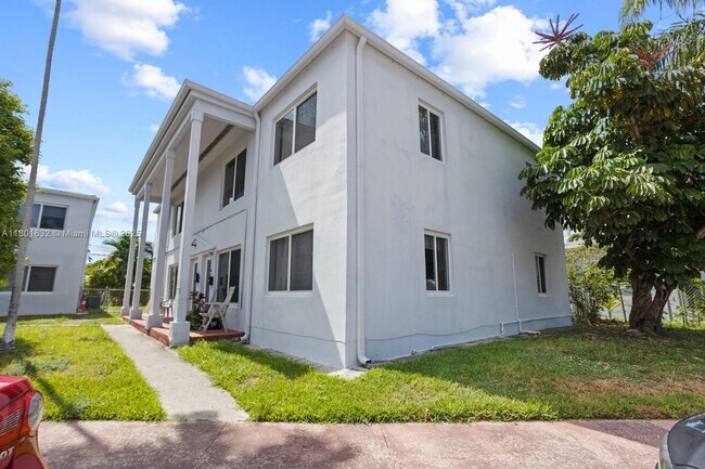 Building Photo - 8100 Crespi Blvd