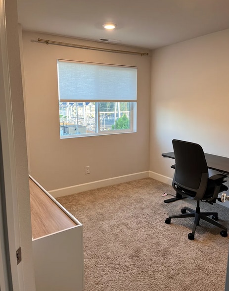 Building Photo - 17009 SW Friendly Ln