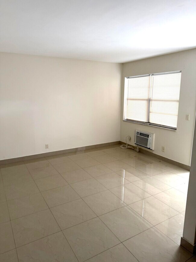 Building Photo - 1111 N Federal Hwy