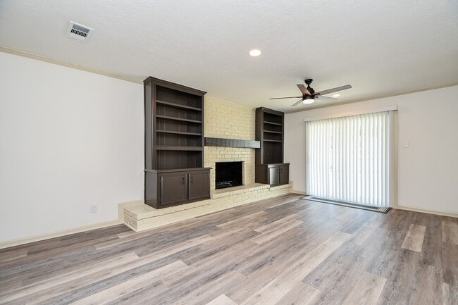 Building Photo - 8231 Bo Jack Dr