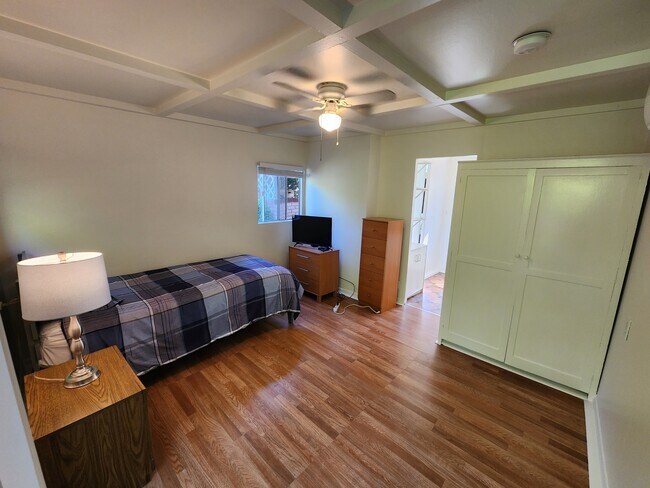 Building Photo - 3700 Vantage Ave