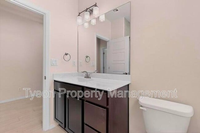 Building Photo - 247 Needle Ave SW