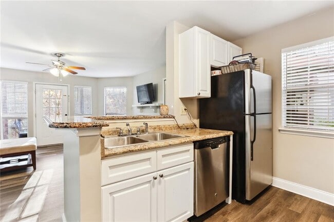 Building Photo - 914 Wentworth Ct