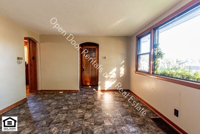 Building Photo - 811 Goshen Ave