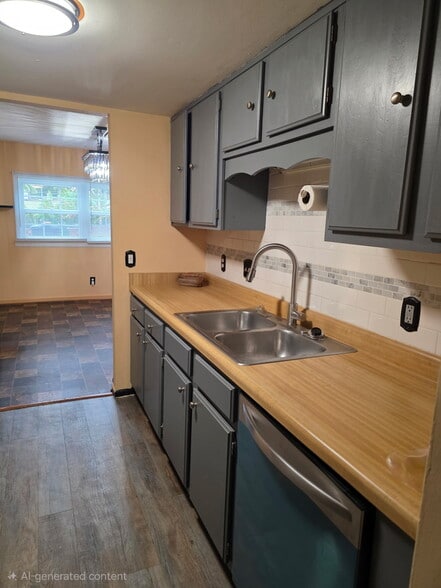 Building Photo - 2842 Lake Forest Dr