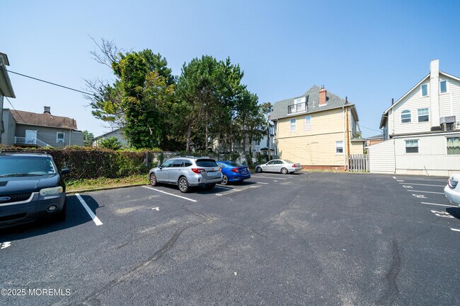 Building Photo - 304 4th Ave
