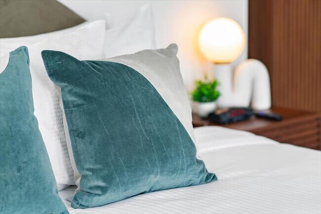 Building Photo - 1701 Alton Rd