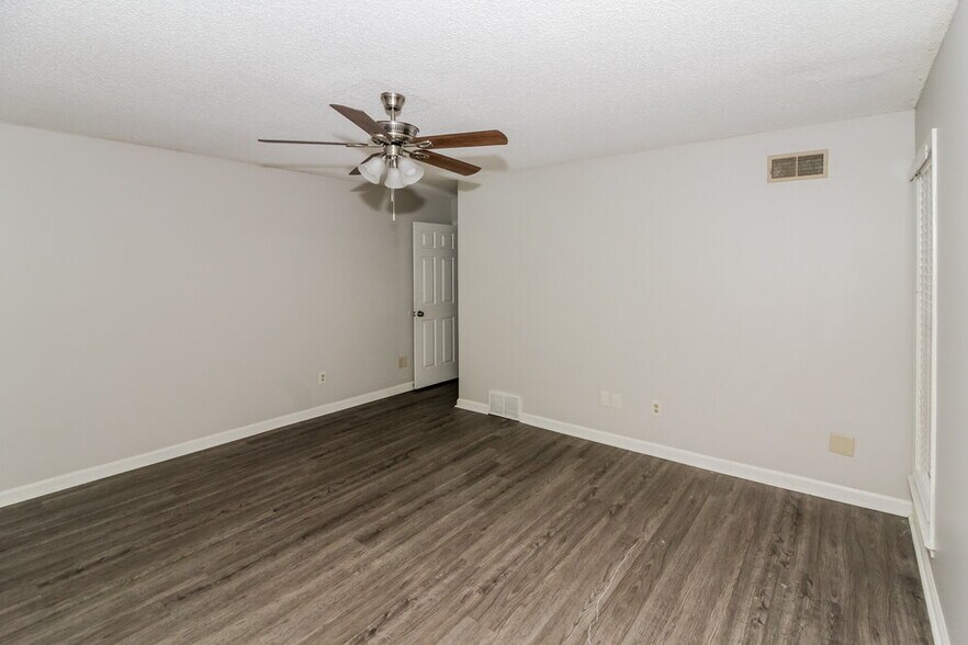 Building Photo - 4580 Blandford Dr