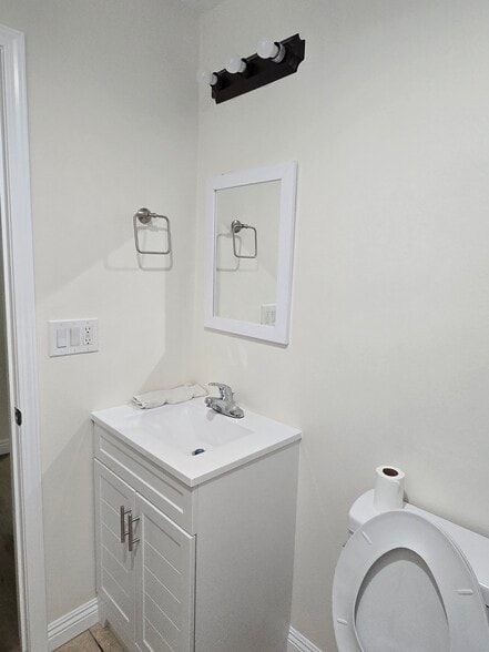 Building Photo - 2795 Conejo Dr